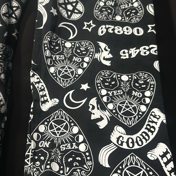 Occult Leggings - Picture 2 of 4